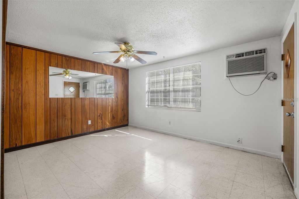 Image 13 of property listing at 9610 N 12TH STREET, Tampa, FL 33612