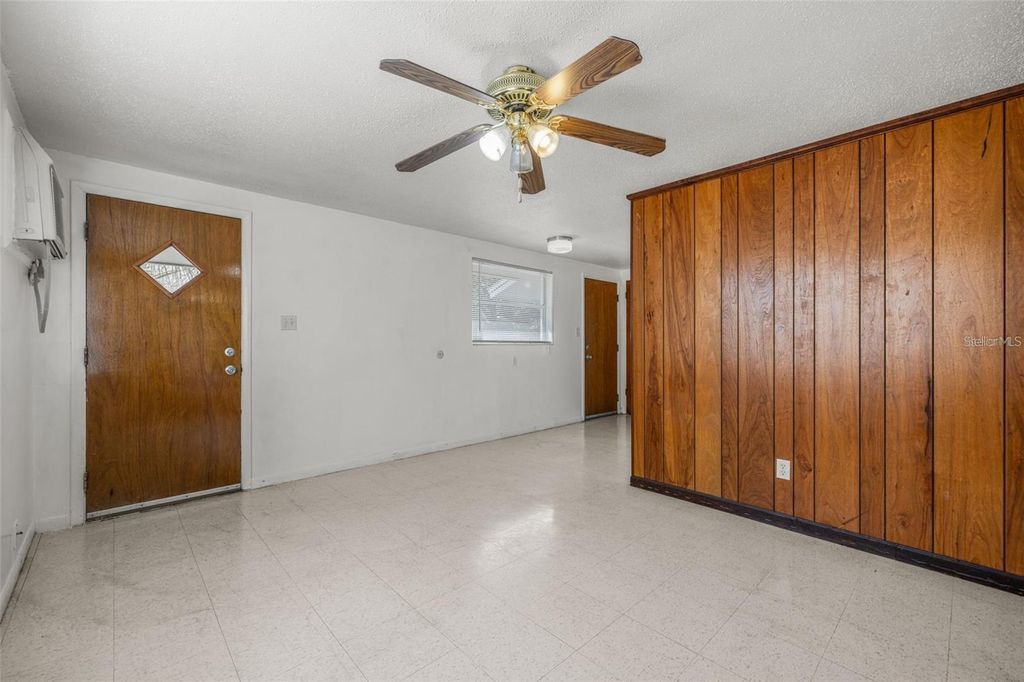 Image 14 of property listing at 9610 N 12TH STREET, Tampa, FL 33612