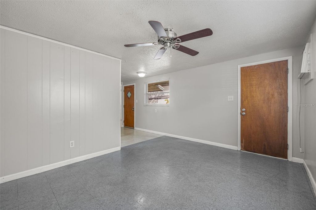 Image 19 of property listing at 9610 N 12TH STREET, Tampa, FL 33612