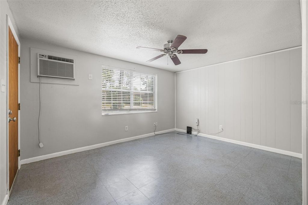Image 20 of property listing at 9610 N 12TH STREET, Tampa, FL 33612