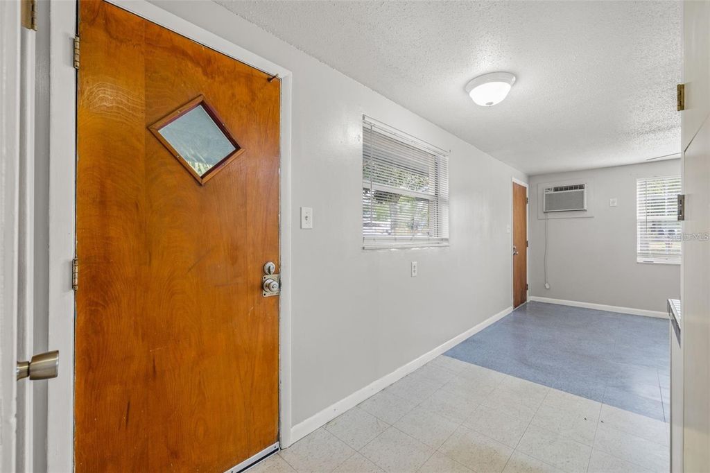 Image 22 of property listing at 9610 N 12TH STREET, Tampa, FL 33612