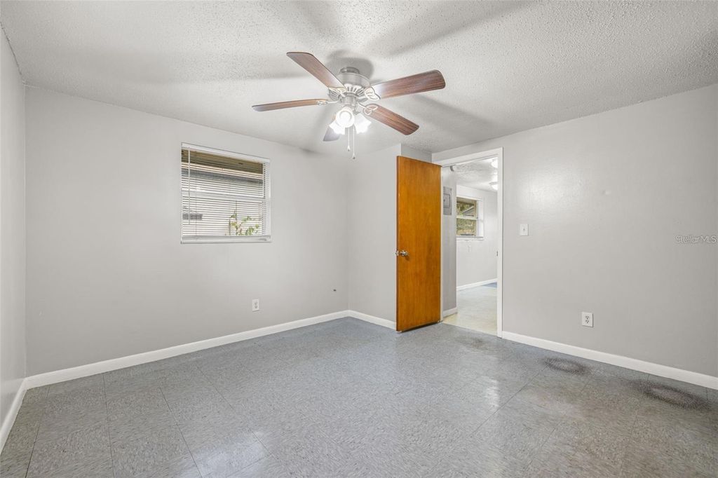 Image 25 of property listing at 9610 N 12TH STREET, Tampa, FL 33612