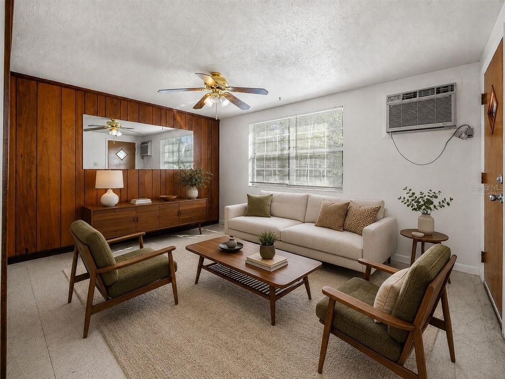 Image 8 of property listing at 9610 N 12TH STREET, Tampa, FL 33612