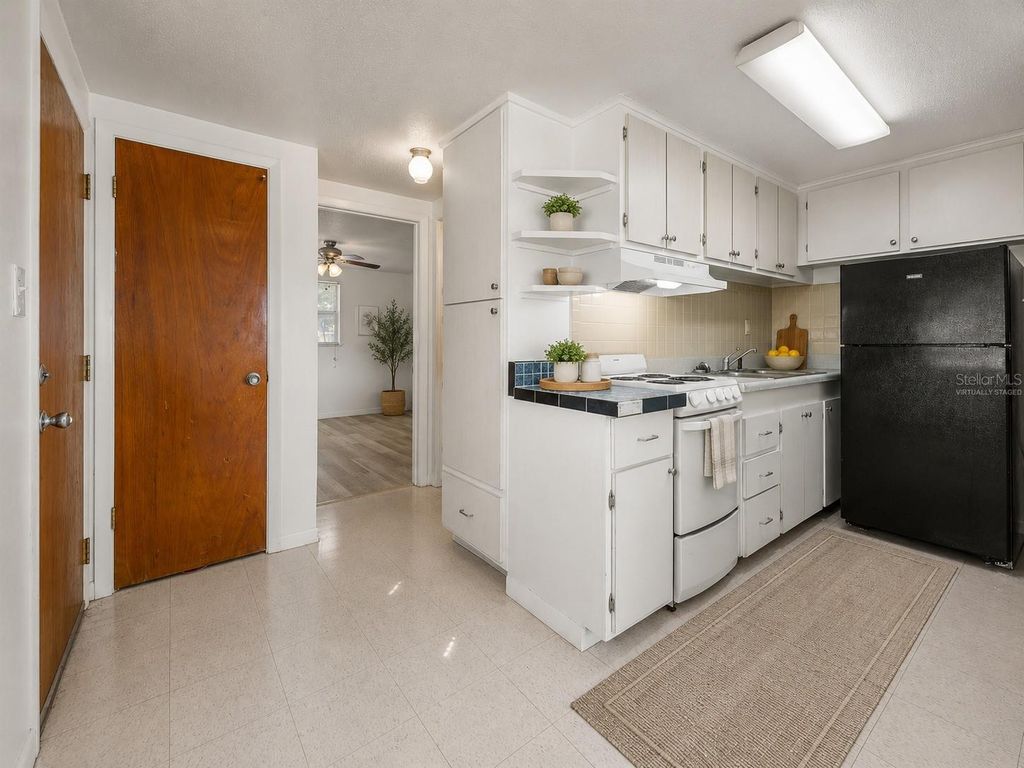 Image 9 of property listing at 9610 N 12TH STREET, Tampa, FL 33612