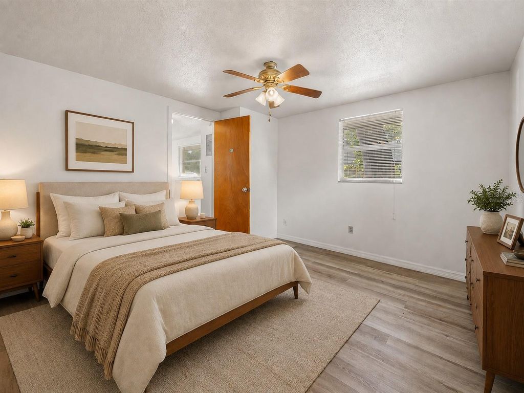 Image 10 of property listing at 9610 N 12TH STREET, Tampa, FL 33612