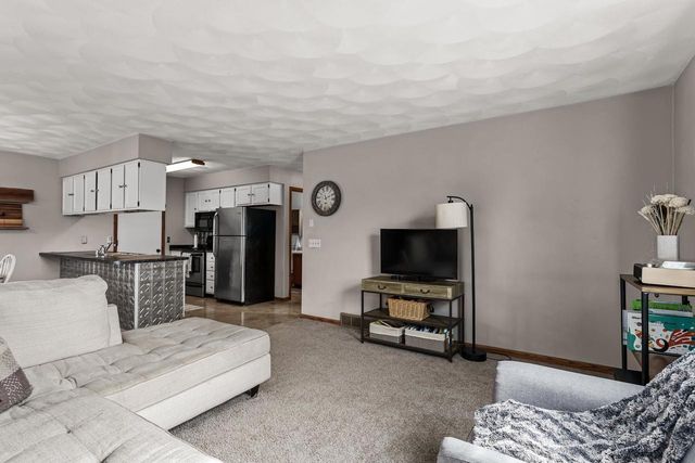 423 N Wright Road, Janesville, WI 53546