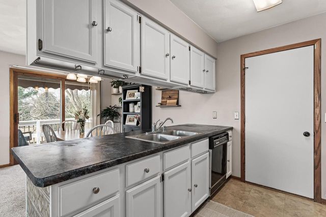 423 N Wright Road, Janesville, WI 53546