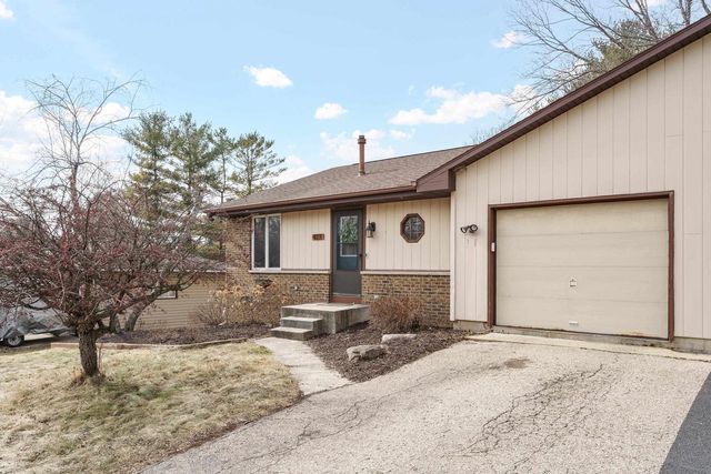 423 N Wright Road, Janesville, WI 53546