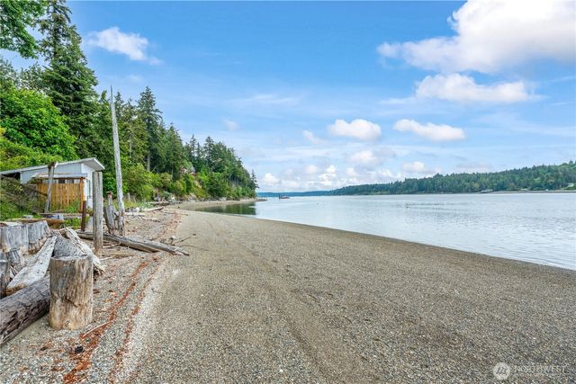 415 E Herron Boulevard NW, Lakebay, WA 98349