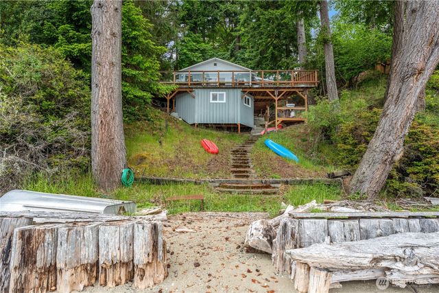 415 E Herron Boulevard NW, Lakebay, WA 98349