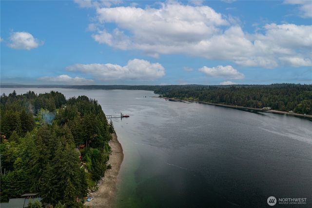 415 E Herron Boulevard NW, Lakebay, WA 98349