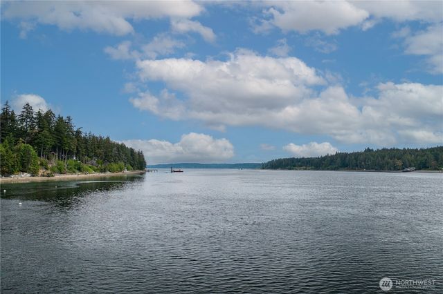415 E Herron Boulevard NW, Lakebay, WA 98349
