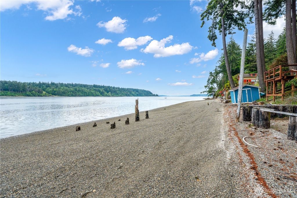 415 E Herron Boulevard NW, Lakebay, WA 98349