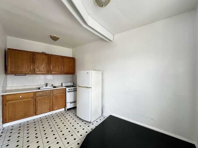 2432 N LINDEN Place 308, Chicago, IL 60647