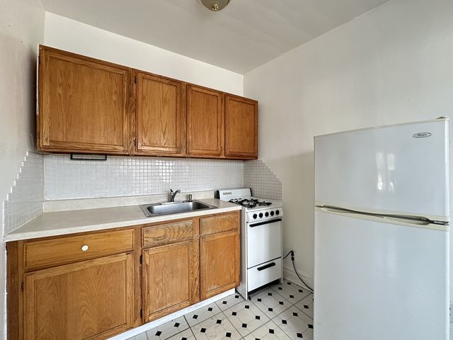 2432 N LINDEN Place 308, Chicago, IL 60647