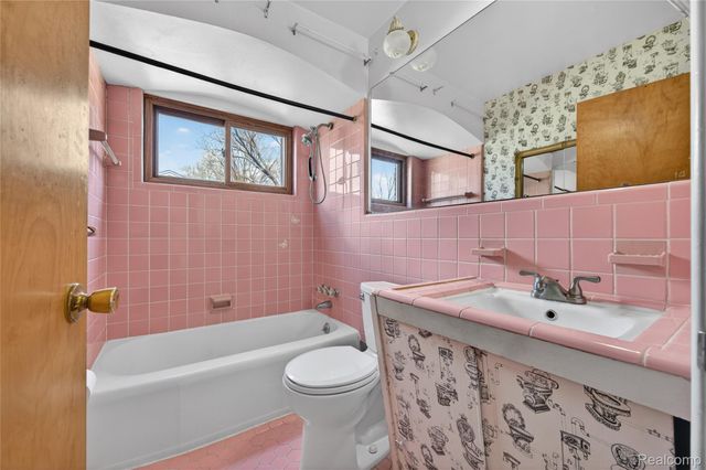 17198 Macarthur Street, Redford Charter Township, MI 48240