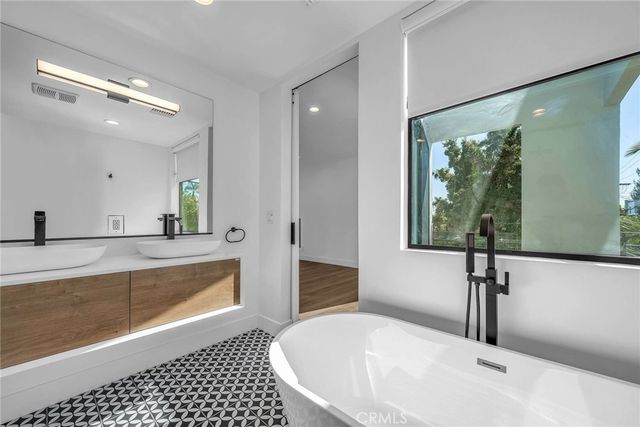 1531 Wellesley, Los Angeles, CA 90025