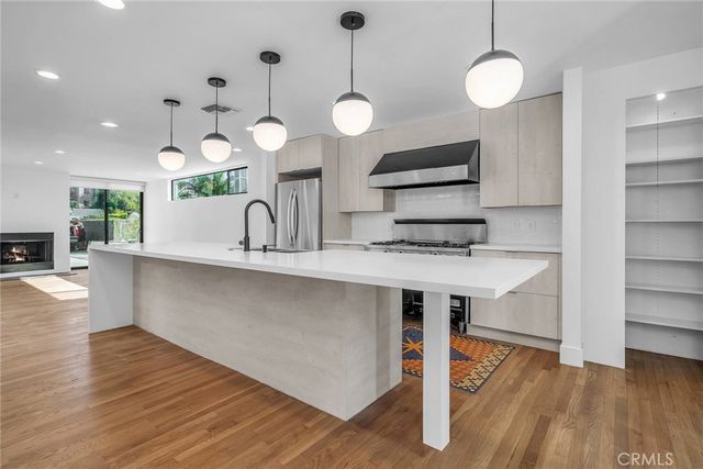 1531 Wellesley, Los Angeles, CA 90025