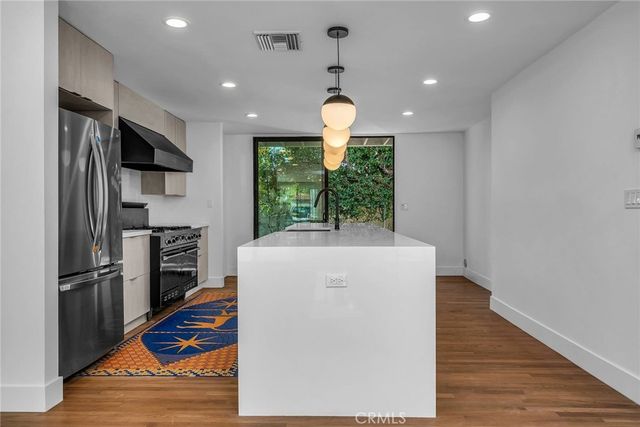 1531 Wellesley, Los Angeles, CA 90025