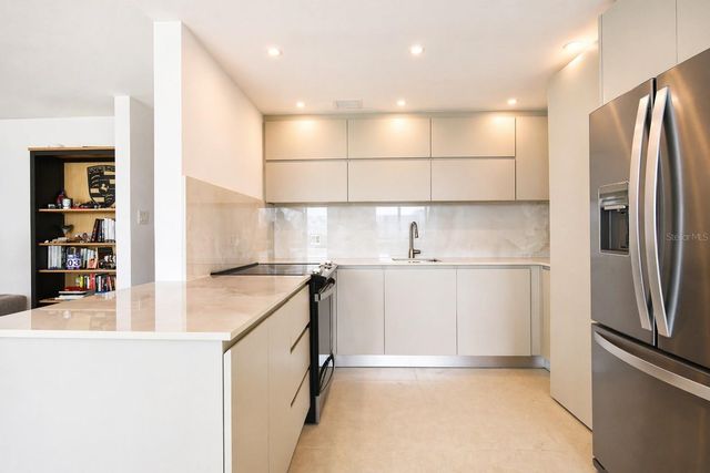 Waldorf Tower AVE. ISLA VERDE 804, Carolina, PR 00979