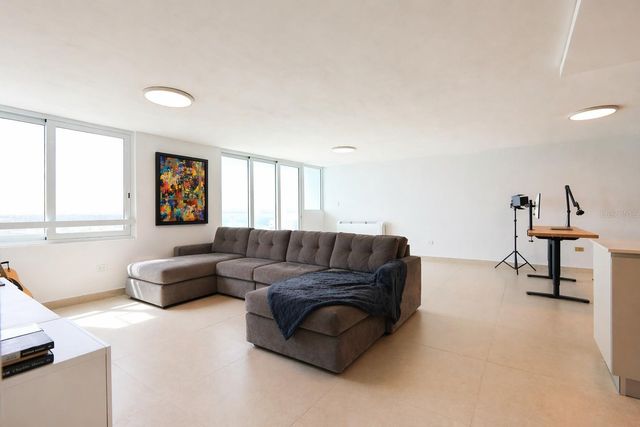 Waldorf Tower AVE. ISLA VERDE 804, Carolina, PR 00979