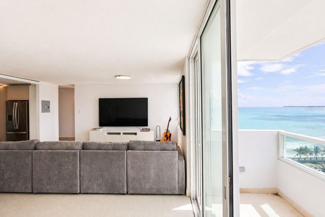 Waldorf Tower AVE. ISLA VERDE 804, Carolina, PR 00979