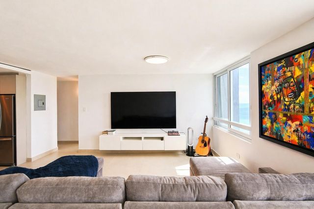 Waldorf Tower AVE. ISLA VERDE 804, Carolina, PR 00979