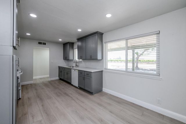 4154 W Mountain View Avenue, Caruthers, CA 93609