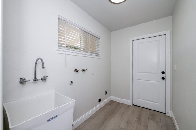 4154 W Mountain View Avenue, Caruthers, CA 93609