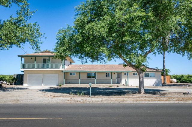 4154 W Mountain View Avenue, Caruthers, CA 93609