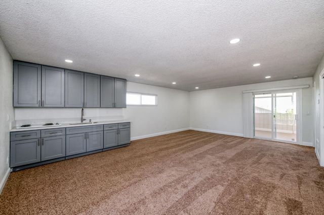 4154 W Mountain View Avenue, Caruthers, CA 93609