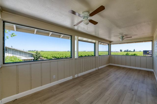 4154 W Mountain View Avenue, Caruthers, CA 93609