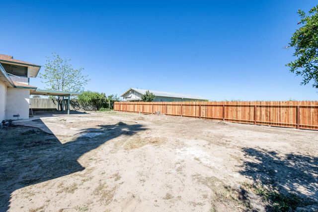 4154 W Mountain View Avenue, Caruthers, CA 93609
