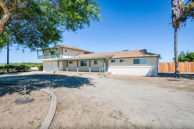4154 W Mountain View Avenue, Caruthers, CA 93609