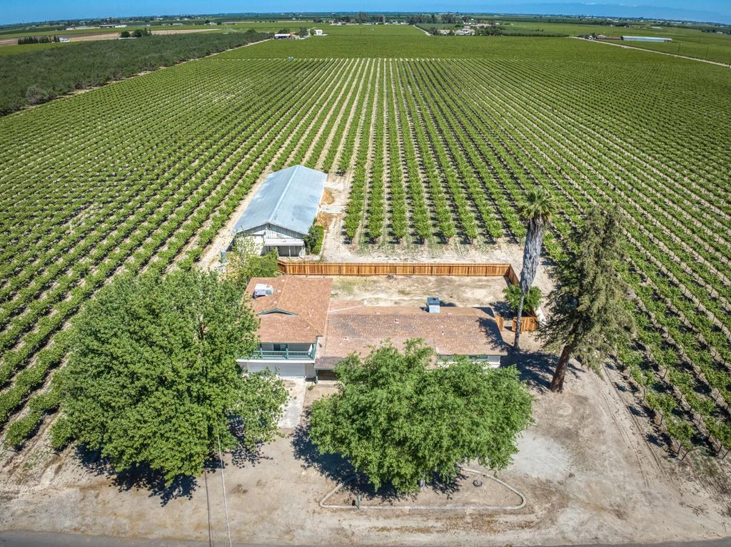 4154 W Mountain View Avenue, Caruthers, CA 93609