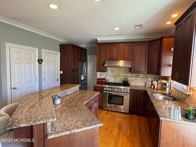 8 Avenue Of Two Rivers, Rumson, NJ 07760