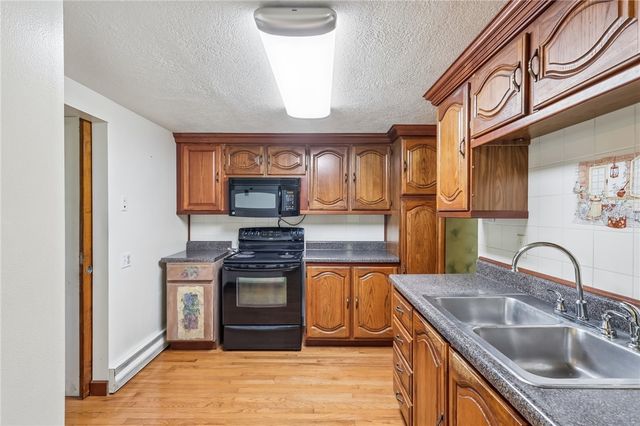 120 Lakeview Rd, Franklin Twp, PA 16123