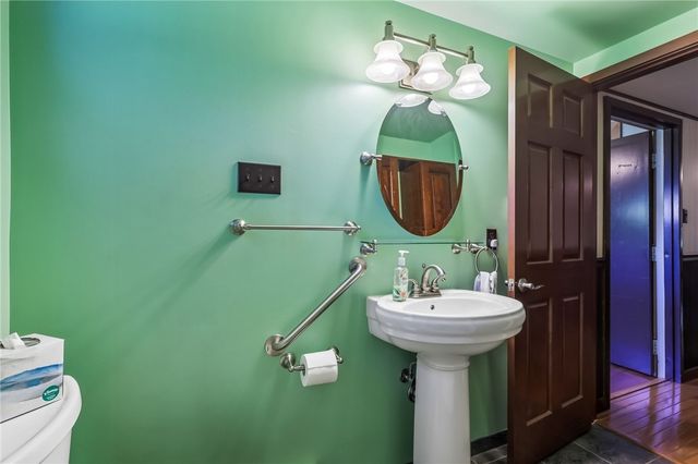 120 Lakeview Rd, Franklin Twp, PA 16123