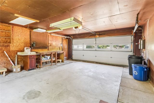 120 Lakeview Rd, Franklin Twp, PA 16123