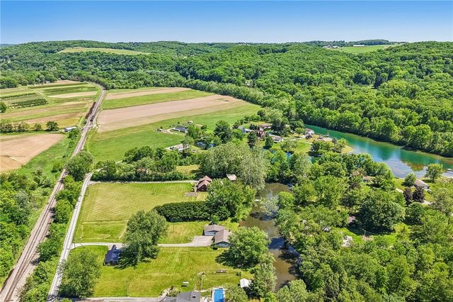 120 Lakeview Rd, Franklin Twp, PA 16123