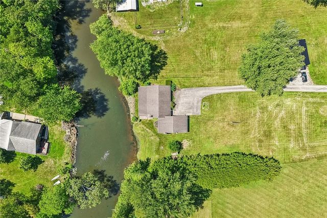 120 Lakeview Rd, Franklin Twp, PA 16123