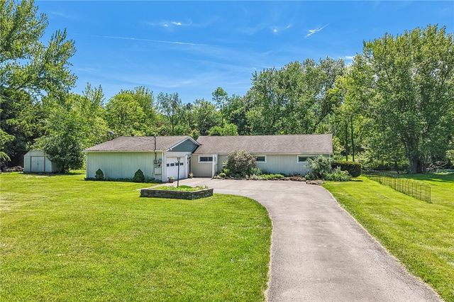 120 Lakeview Rd, Franklin Twp, PA 16123