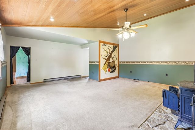 120 Lakeview Rd, Franklin Twp, PA 16123