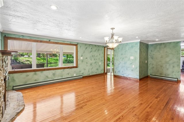 120 Lakeview Rd, Franklin Twp, PA 16123