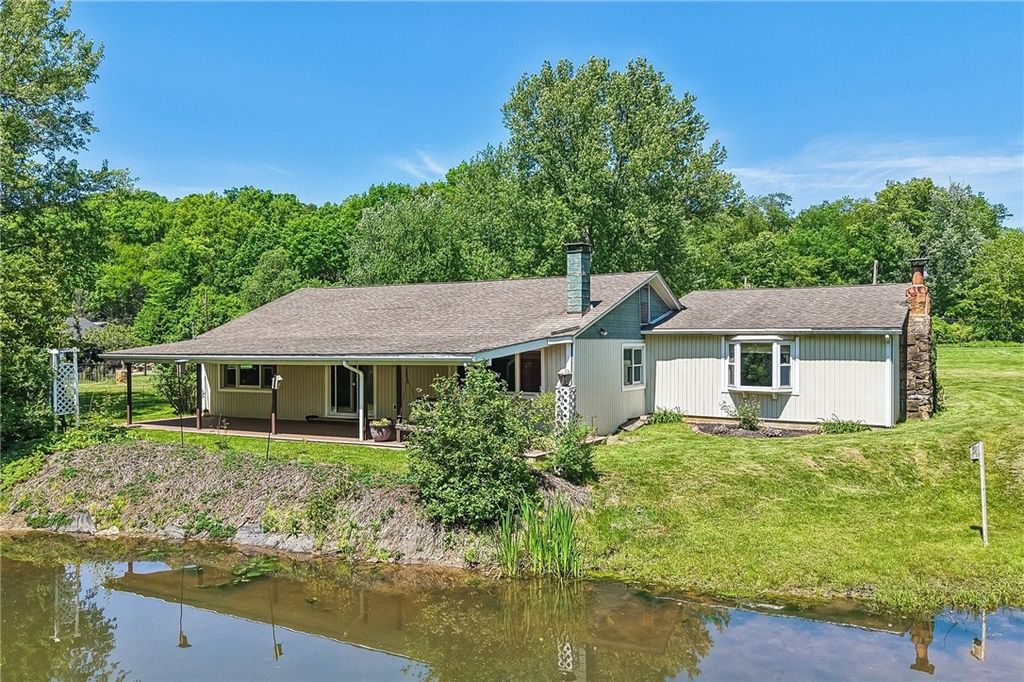 120 Lakeview Rd, Franklin Twp, PA 16123