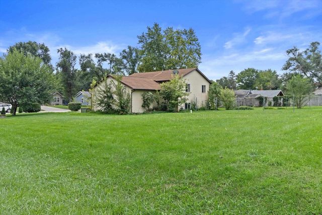 325 W Rice Drive, Beloit, WI 53511