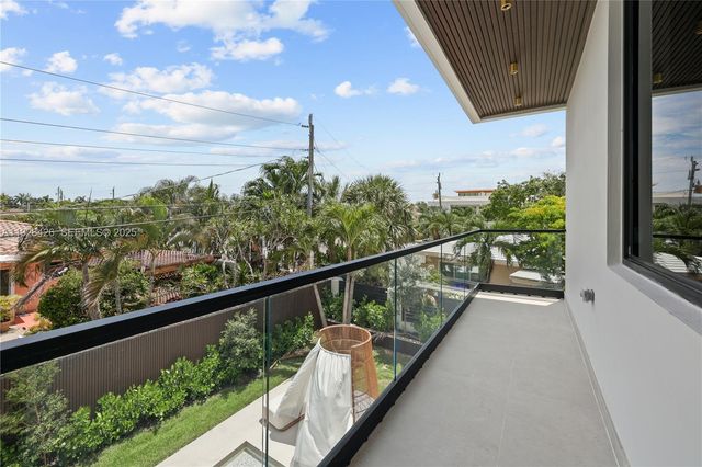 255 Capri Ave, Lauderdale By The Sea, FL 33308