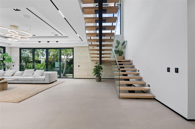 255 Capri Ave, Lauderdale By The Sea, FL 33308