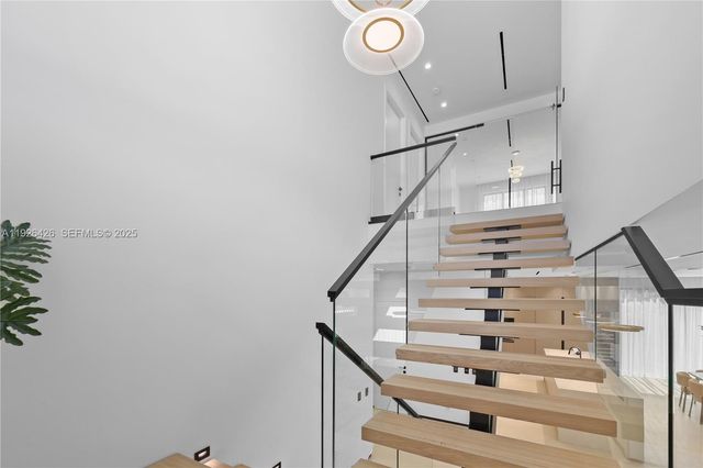 255 Capri Ave, Lauderdale By The Sea, FL 33308