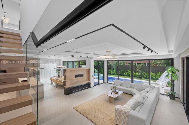 255 Capri Ave, Lauderdale By The Sea, FL 33308